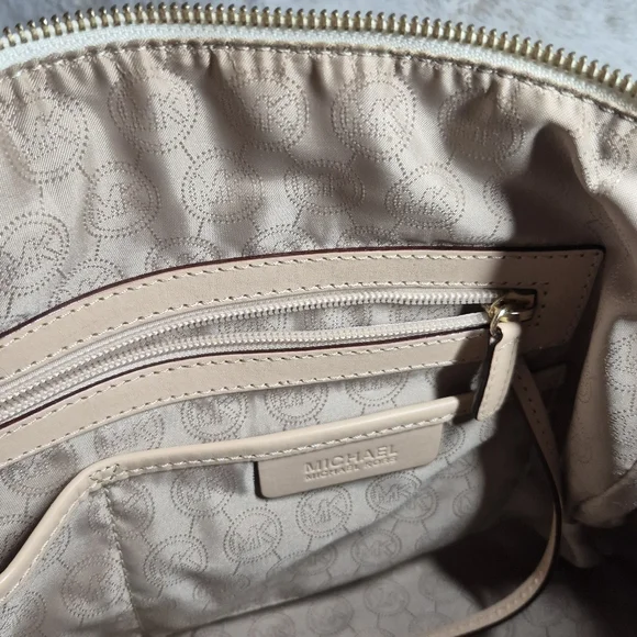 Michael Kors White and Tan Signature Satchel Purse Perfect For Everyday Styling - Picture 7 of 12